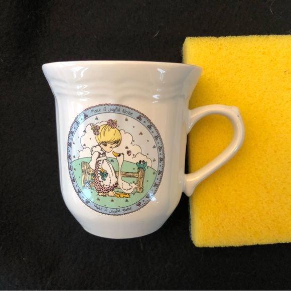 Set of 12 Precious Moments Coffee/Tea Cups and Saucers - Picture 2 of 6